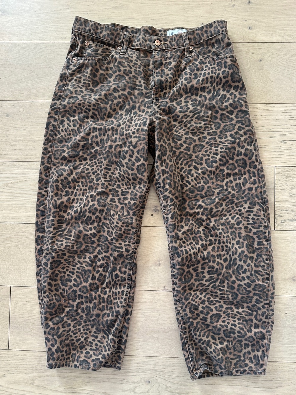 GAP High Rise Barrel Jeans in Leopard Print Size 32/14S 27” inseam